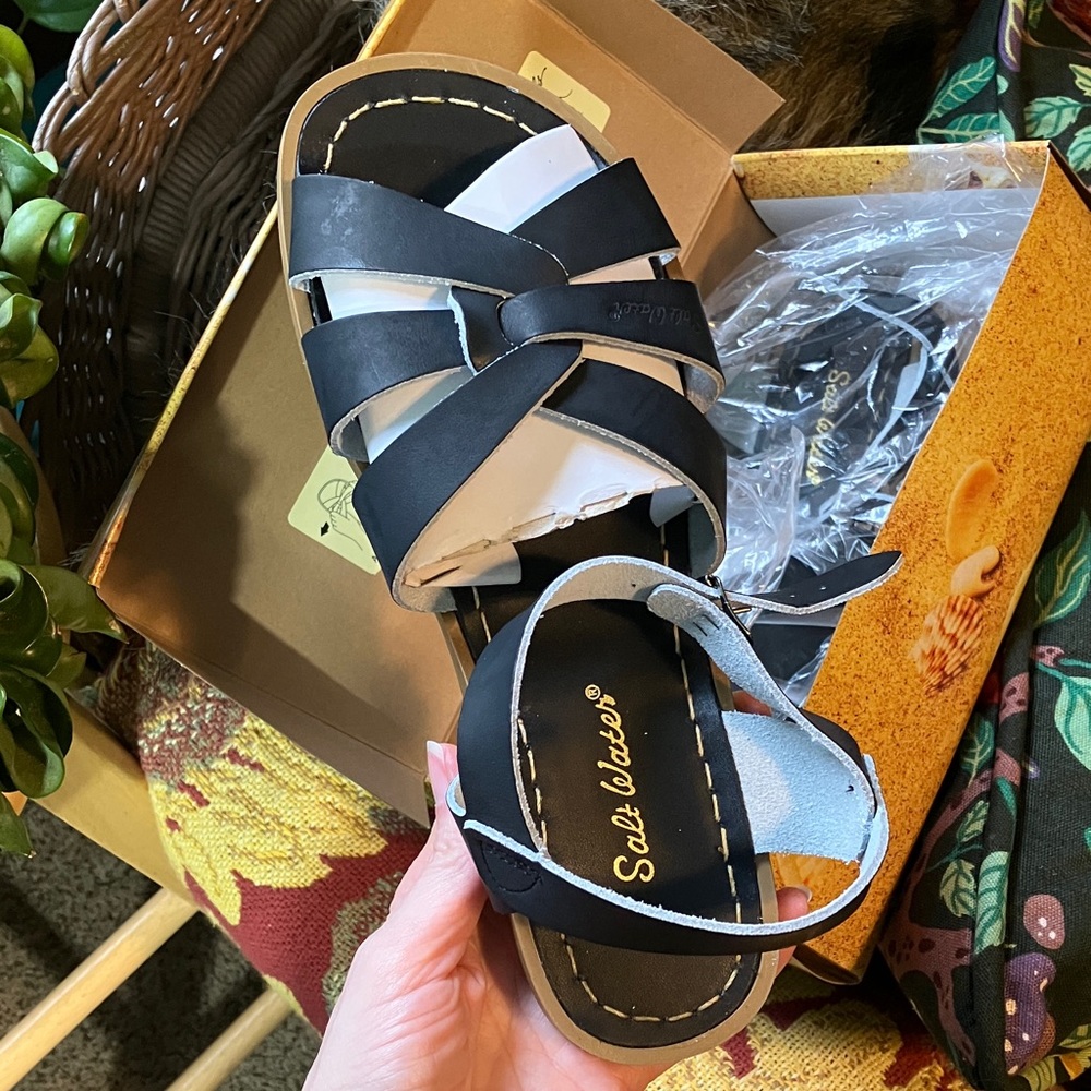New in Box The ORIGINAL Sun-San Saltwater Sandal in BLACK Women's 9 - Picture 8 of 9